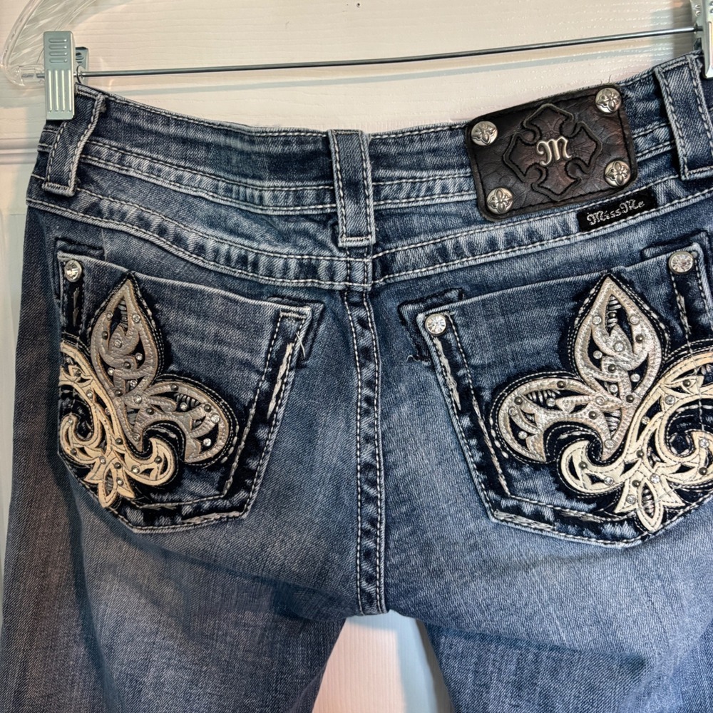 Miss Me Y2K Western Festive Boho Fleur De Lis Embellish Bermuda Denim Shorts 29 - Picture 8 of 14